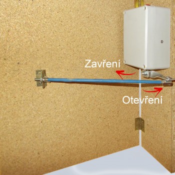 Automatické otevírání a zavírání kurníku Poutry Horizont 6AA řízené mikroprocesorem